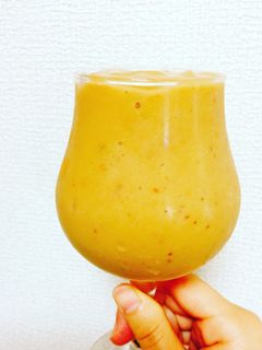 美味しすぎ☆マンゴーの黄色いスムージー-レシピのメイン写真