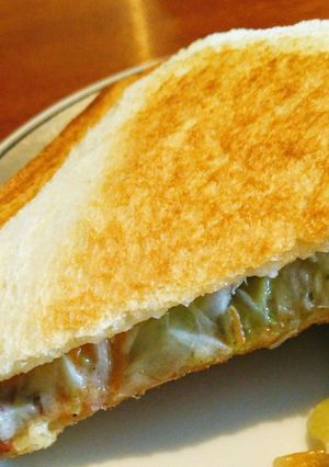 ミックスサラダとコンビーフでホットサンド-レシピのメイン写真