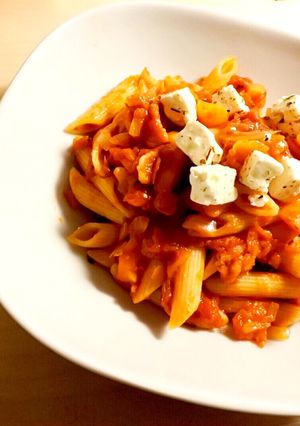 少ない材料でできるトマトソースのペンネ-レシピのメイン写真