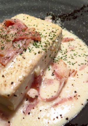 カルボ風チーズソースの丸ごと豆腐ステーキ-レシピのメイン写真