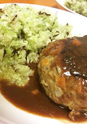 スパイシィハンバーグと塩昆布キャベツ-レシピのメイン写真
