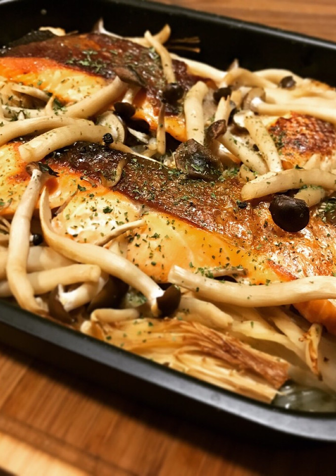 グリルパンで簡単！鮭ときのこの蒸し焼き-レシピのメイン写真