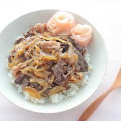 รูปของ レンジでパパっと！ 時短で牛丼♡