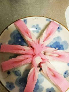 おせちにも!飾り切りかまぼこ~手綱風~-レシピのメイン写真