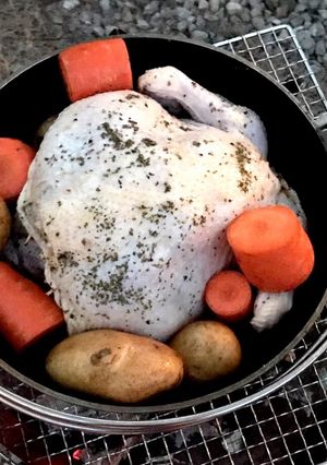 丸鶏にご飯を詰めてダッチオーブン-レシピのメイン写真