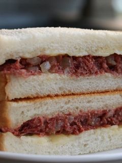 ボリューム満点!コンビーフホットサンド-レシピのメイン写真