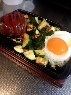 ☆牛肉100%のハンバーグ☆-レシピのメイン写真