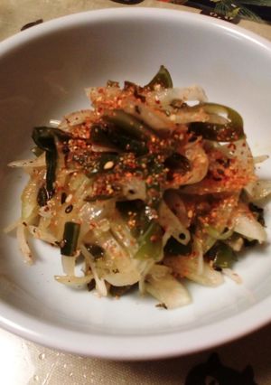 簡単!茎ワカメと玉ねぎの和え物-レシピのメイン写真