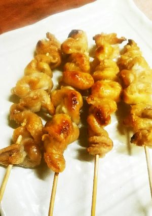 くるくる串打ちで！鶏皮のカリカリ焼き鳥♪-レシピのメイン写真