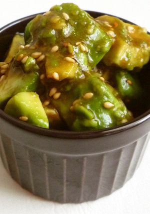 アボカドの胡麻にんにく和え-レシピのメイン写真