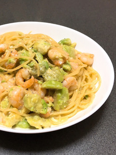 濃厚✤えびとアボカドのクリームパスタ-レシピのメイン写真