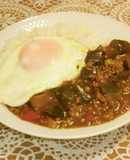 角切りナスのキーマカレー(目玉焼き添え)