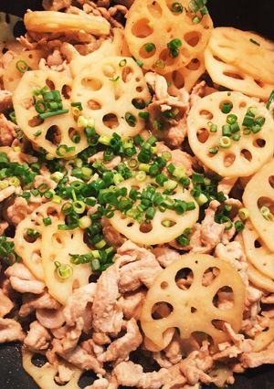 お弁当用にも!豚コマ肉と蓮根の甘辛炒め-レシピのメイン写真