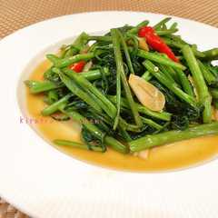 รูปของ 簡単！☆ 本格タイ料理 空芯菜炒め
