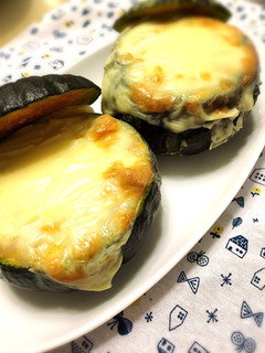 坊ちゃんカボチャの丸ごとグラタン-レシピのメイン写真