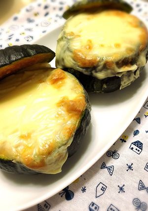 坊ちゃんカボチャの丸ごとグラタン-レシピのメイン写真