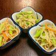 モヤシを中心に野菜をナムる。