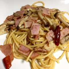 รูปของ 濃厚 バター風味の和風きのこパスタ