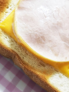 ハムが上!チーズが下!ハムチーズトースト-レシピのメイン写真