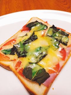 トマトとバジルのベーコンチーズトースト-レシピのメイン写真