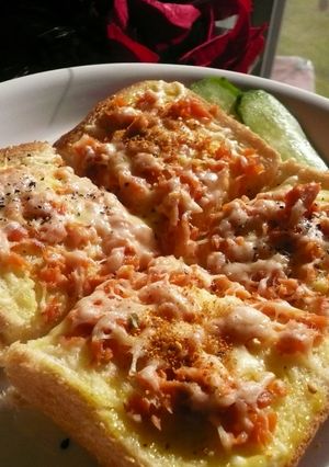 ピリリ大人味☆鮭フレークトースト-レシピのメイン写真
