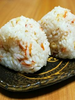桜えびと天かすのおにぎり-レシピのメイン写真