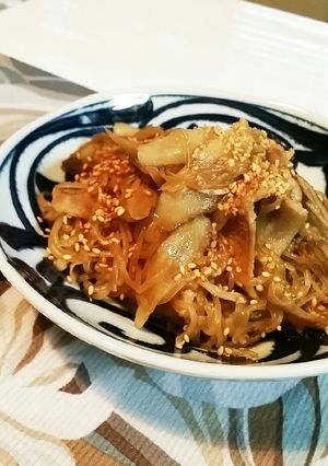 ごま油香る豚肉ゴボウと白滝の煮物　-レシピのメイン写真