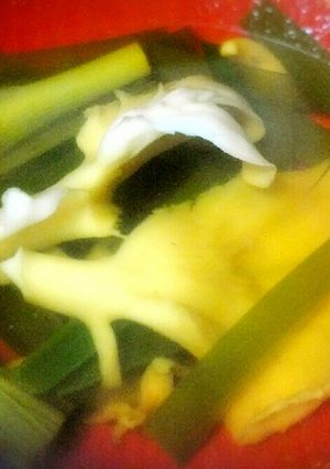 簡単、節約、朝食に♪ニラと舞茸のお吸い物-レシピのメイン写真
