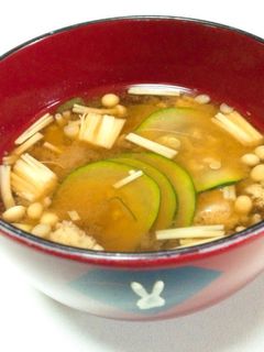 ズッキーニとエノキの味噌汁-レシピのメイン写真