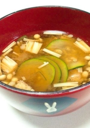 ズッキーニとエノキの味噌汁-レシピのメイン写真