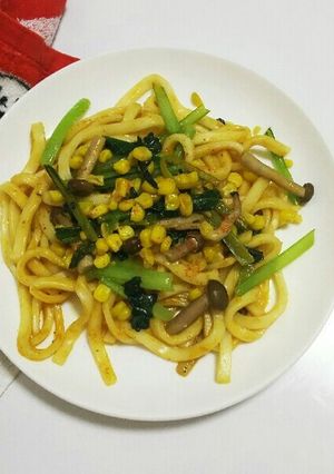 トウモロコシと小松菜の焼きカレーうどん-レシピのメイン写真