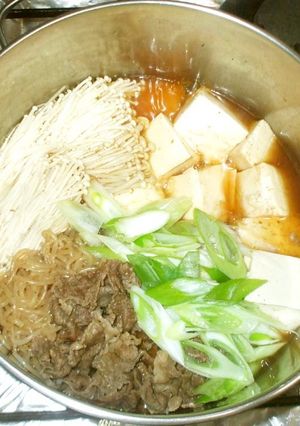 基本の肉豆腐♪簡単牛肉・えのき・豆腐-レシピのメイン写真