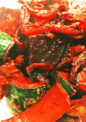 全てが鮮かピンク！ビーツと鶏肉の味噌炒め-レシピのメイン写真