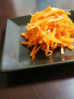 人参だけ!人参胡麻和え-レシピのメイン写真