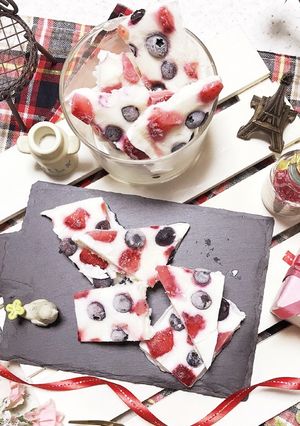 ベリーのヨーグルトバーク♡-レシピのメイン写真