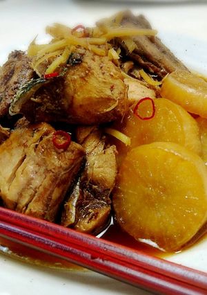 シンプルな味付けが一番【ブリのアラ大根】-レシピのメイン写真