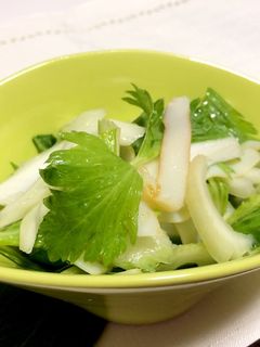 セロリとイカの燻製のサラダ・ラペ風!-レシピのメイン写真