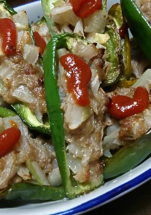 ピーマンに玉ねぎとひき肉の詰めもの-レシピのメイン写真