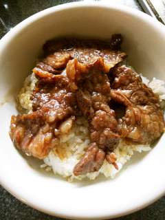 BBQ残り材料活用!ママランチ♪焼肉丼-レシピのメイン写真