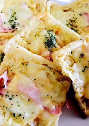 乗っけて焼くだけ!油揚げのピザ-レシピのメイン写真