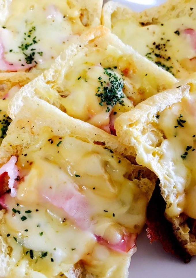 乗っけて焼くだけ！油揚げのピザ-レシピのメイン写真