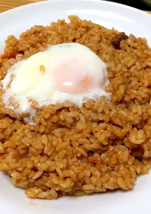 簡単☆温玉付きカレーピラフ-レシピのメイン写真