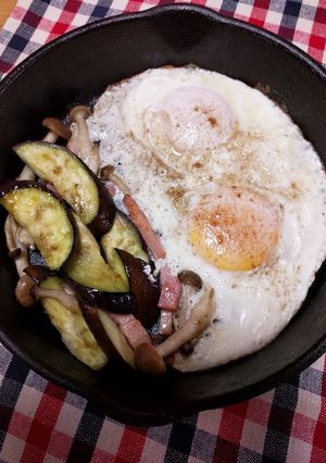 スキレットで♪目玉焼き朝食♥-レシピのメイン写真