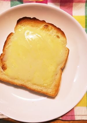 簡単！チーズと練乳 トースト-レシピのメイン写真