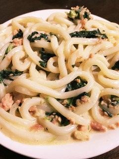 鮭フレークとほうれん草のクリームうどん-レシピのメイン写真
