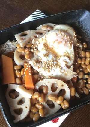 お皿いらず！納豆とレンコンの目玉焼き-レシピのメイン写真