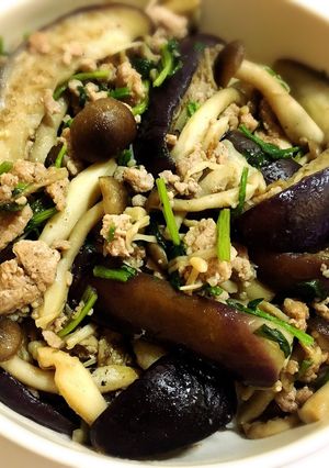 ナスと豚肉、パクチーのきのこの炒め物-レシピのメイン写真