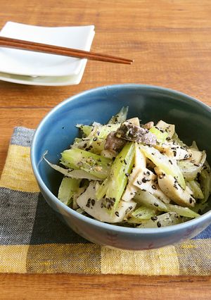 レンジで簡単☆セロリとえりんぎ黒ごま和え-レシピのメイン写真