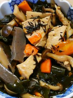 簡単♪鶏むね肉 ひじきと蒟蒻ワカメの煮物-レシピのメイン写真