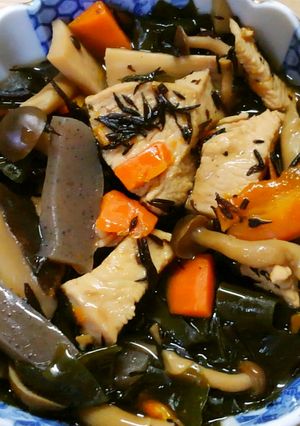 簡単♪鶏むね肉 ひじきと蒟蒻ワカメの煮物-レシピのメイン写真